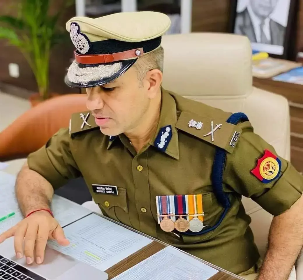 ADG नवनीत सिकेरा ने अपने प्रमोशन की खबर जब अपनी माँ को दी, तो माँ ने दिया ये जबाब!