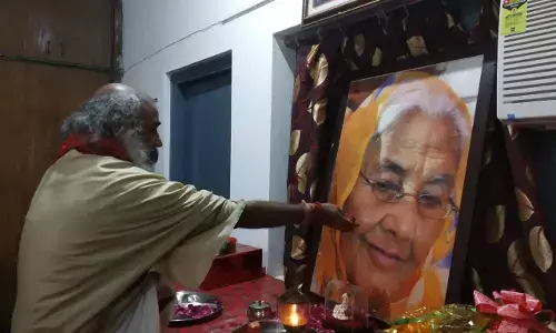 मॉं की दूसरी पुण्यतिथि पर भावुक हुए आचार्य प्रमोद कृष्णम मॉं की दूसरी पुण्यतिथि पर भावुक हुए आचार्य प्रमोद कृष्णम