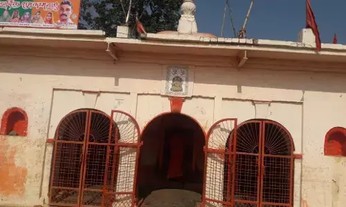 आस्था से जुड़े मंदिर को तोड़ने पर आमादा हैं नेशनल हाईवे के अधिकारी आस्था से जुड़े मंदिर को तोड़ने पर आमादा हैं नेशनल हाईवे के अधिकारी