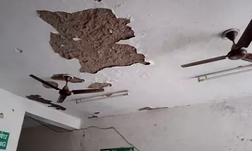 जर्जर पंचायत भवन व अस्पताल बन सकता हैं मौत का कुआँ जर्जर पंचायत भवन व अस्पताल बन सकता हैं मौत का कुआँ