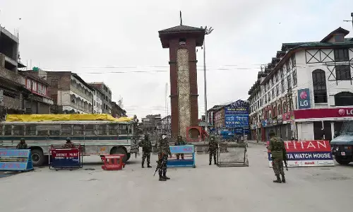 जम्मू-कश्मीर का IAS, IPS, IFoS सेवाओं का कैडर खत्म, AGMUT में किया मर्ज