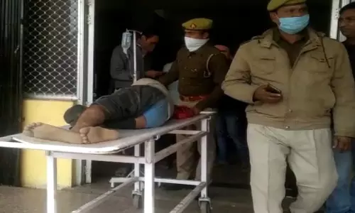 UP: बांदा जिले में सड़क बनाने को लेकर खूनी संघर्ष, ठेकेदार की गोली लगने से मौत, कई घायल UP: बांदा जिले में सड़क बनाने को लेकर खूनी संघर्ष, ठेकेदार की गोली लगने से मौत, कई घायल