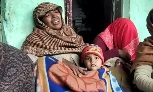 बुलंदशहर में जहरीली शराब से मचा कोहराम, पांच की मौत, कई गंभीर हालत में अस्पताल में भर्ती बुलंदशहर में जहरीली शराब से मचा कोहराम, पांच की मौत, कई गंभीर हालत में अस्पताल में भर्ती