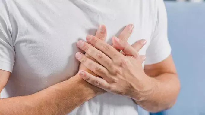 क्या आपको भी इस तरह आती है खांसी, कहीं आप में तो नहीं अस्थमा के ये लक्षण