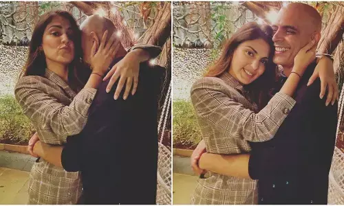 ट्रोल होने पर राजीव लक्ष्मण ने डिलीट किए रिया चक्रवर्ती के साथ क्लिक किए फोटो, बताई ये वजह ट्रोल होने पर राजीव लक्ष्मण ने डिलीट किए रिया चक्रवर्ती के साथ क्लिक किए फोटो, बताई ये वजह