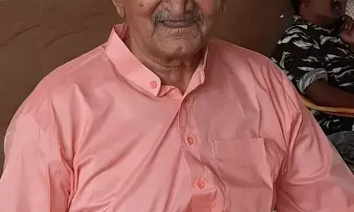 सम्मान पूर्वक किया गया कैबिनेट मंत्री सुरेश राणा के पिता का अंतिम संस्कार, हजारों की संख्या में उमड़ी भीड़..