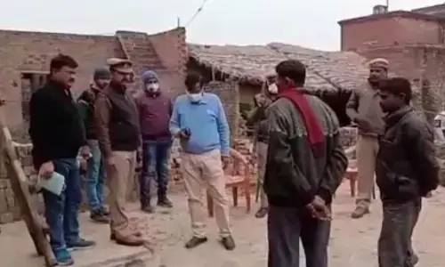 UP : साहेब चरित्रहीन थी बेटी, गोली मारकर आया हूं, सुनकर पुलिस कर्मियों के होश उड़ गए UP : साहेब चरित्रहीन थी बेटी, गोली मारकर आया हूं, सुनकर पुलिस कर्मियों के होश उड़ गए