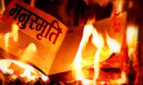 तथाकथित सेक्युलर मनुस्मृति जलाते हैं या चिढ़ते हैं, पूछो कि कभी पढ़े या देखे हो मनुस्मृति तो क्या होगा जबाब?