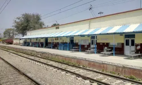 ट्रेन से कटकर युवती ने दी जान ट्रेन से कटकर युवती ने दी जान