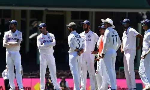 IndvsAus: सिराज पर नस्लीय टिप्पणी से भड़के कप्तान रहाणे, बीच में रोका मैच, 6 दर्शकों को पुलिस ने स्टेडियम से बाहर किया