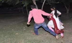 मौसेरे भाई से गर्भवती हो गई थी युवती, फिर दोनों ने कर ली...? मौसेरे भाई से गर्भवती हो गई थी युवती, फिर दोनों ने कर ली...?