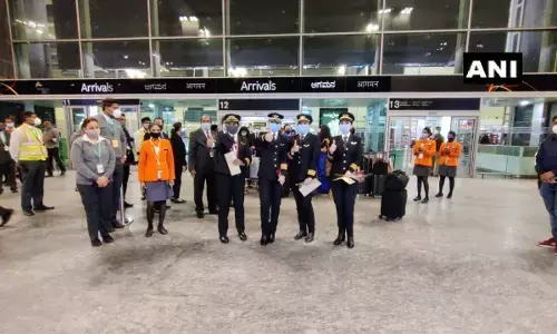 एयर इंडिया की 4 महिला पायलटों ने रचा इतिहास, दुनिया की सबसे लंबी उड़ान की पूरी