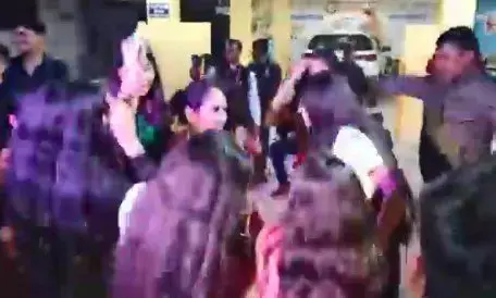 दबंग महिला विधायक रामबाई सिंह का डांस वीडियो वायरल दबंग महिला विधायक रामबाई सिंह का डांस वीडियो वायरल