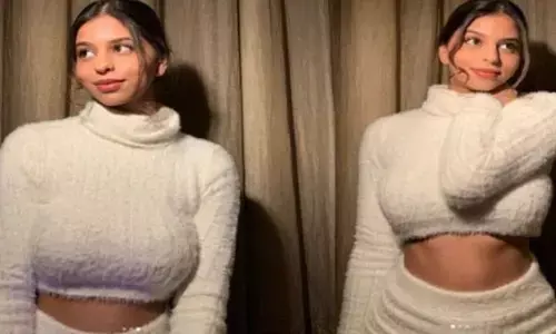 सुहाना खान ने व्हाइट कलर की ड्रेस में शेयर की ग्लैमरस फोटो, क्रॉप टॉप-स्कर्ट में दिखी बेहद बोल्ड सुहाना खान ने व्हाइट कलर की ड्रेस में शेयर की ग्लैमरस फोटो, क्रॉप टॉप-स्कर्ट में दिखी बेहद बोल्ड