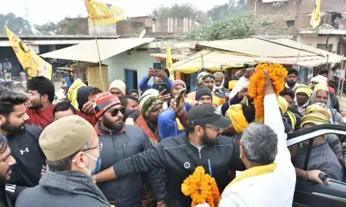 असदुद्दीन ओवैसी की यूपी में राजनीतिक एंट्री से खलबली असदुद्दीन ओवैसी की यूपी में राजनीतिक एंट्री से खलबली