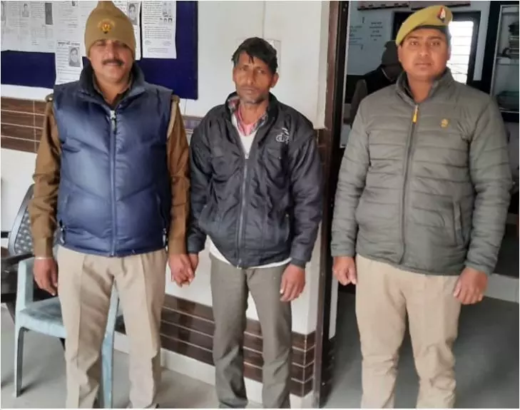 यूपी में 12 वर्षीय नाबालिग से दुष्कर्म, पुलिस ने आरोपी किया गिरफ्तार यूपी में 12 वर्षीय नाबालिग से दुष्कर्म, पुलिस ने आरोपी किया गिरफ्तार