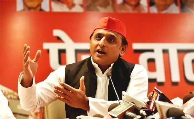 सपा से लड़ना है या भाजपा से तय करे बसपा और कांग्रेस - अखिलेश यादव सपा से लड़ना है या भाजपा से तय करे बसपा और कांग्रेस - अखिलेश यादव