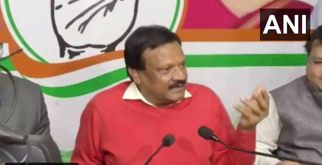 कांग्रेस नेता का अजीब लॉजिक- 15 साल की उम्र में बच्चे पैदा करने लायक हो जाती हैं लड़कियां! कांग्रेस नेता का अजीब लॉजिक- 15 साल की उम्र में बच्चे पैदा करने लायक हो जाती हैं लड़कियां!