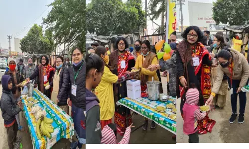 मकर संक्रांति पर प्रयास एक आशा संस्था द्वारा विभिन्न स्थानों पर पौष्टिक आहार का वितरण