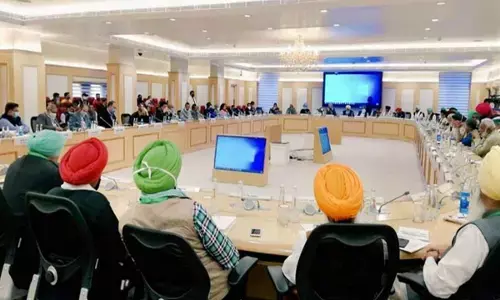 Farmers Protest Live: सरकार से किसानों के बीच बातचीत, क्या आज निकलेगा कोई हल? Farmers Protest Live: सरकार से किसानों के बीच बातचीत, क्या आज निकलेगा कोई हल?