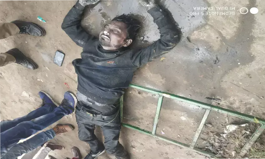 नाले में मिली अज्ञात युवक की लाश, शेयर करें ताकि पहचान हो सके नाले में मिली अज्ञात युवक की लाश, शेयर करें ताकि पहचान हो सके