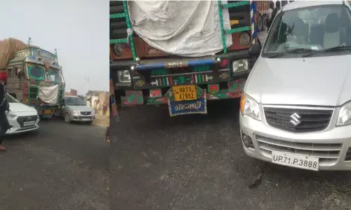 ट्रक ने कार में मारी टक्कर बाल बाल बचे ट्रक ने कार में मारी टक्कर बाल बाल बचे