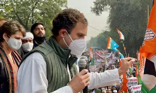 कृषि कानून के विरोध में कांग्रेस का विरोध प्रदर्शन: दिल्ली राजभवन का घेराव करने के बाद जंतर-मंतर पहुंचे राहुल-प्रियंका कृषि कानून के विरोध में कांग्रेस का विरोध प्रदर्शन: दिल्ली राजभवन का घेराव करने के बाद जंतर-मंतर पहुंचे राहुल-प्रियंका