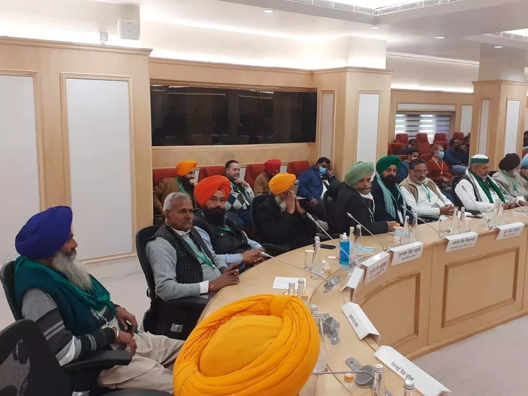 किसान तड़प रहे है ठंड से और दोनों पक्ष खेल रहे है वार्ता वार्ता किसान तड़प रहे है ठंड से और दोनों पक्ष खेल रहे है वार्ता वार्ता
