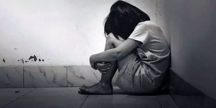 यूपी दो सगे भाइयों ने मिलकर नावालिग़ के घर में घुसकर किया रेप यूपी दो सगे भाइयों ने मिलकर नावालिग़ के घर में घुसकर किया रेप
