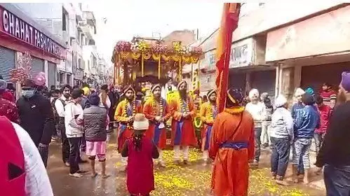 सिक्खों के दसवें गुरु गुरुगोविंद सिंह के जयंती के उपलक्ष्य में विशाल शोभायात्रा व संकीर्तन