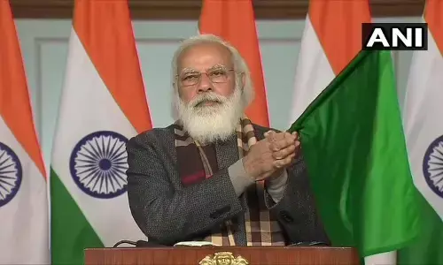 स्टैच्यू ऑफ यूनिटी को देश से जोड़ेंगी 8 नई ट्रेनें, पीएम मोदी ने हरी झंडी दिखाकर की शुरुआत