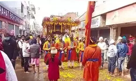 सिक्खों के दसवें गुरु गुरुगोविंद सिंह के जयंती के उपलक्ष्य में विशाल शोभायात्रा व संकीर्तन सिक्खों के दसवें गुरु गुरुगोविंद सिंह के जयंती के उपलक्ष्य में विशाल शोभायात्रा व संकीर्तन