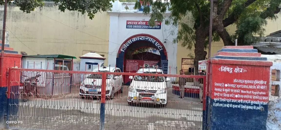 एटा जिला जेल में बंद कैदी ने आगरा के डॉक्टर से मांगी 10 लाख की रंगदारी एटा जिला जेल में बंद कैदी ने आगरा के डॉक्टर से मांगी 10 लाख की रंगदारी