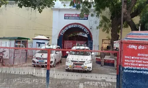 एटा जिला जेल में बंद कैदी ने आगरा के डॉक्टर से मांगी 10 लाख की रंगदारी एटा जिला जेल में बंद कैदी ने आगरा के डॉक्टर से मांगी 10 लाख की रंगदारी