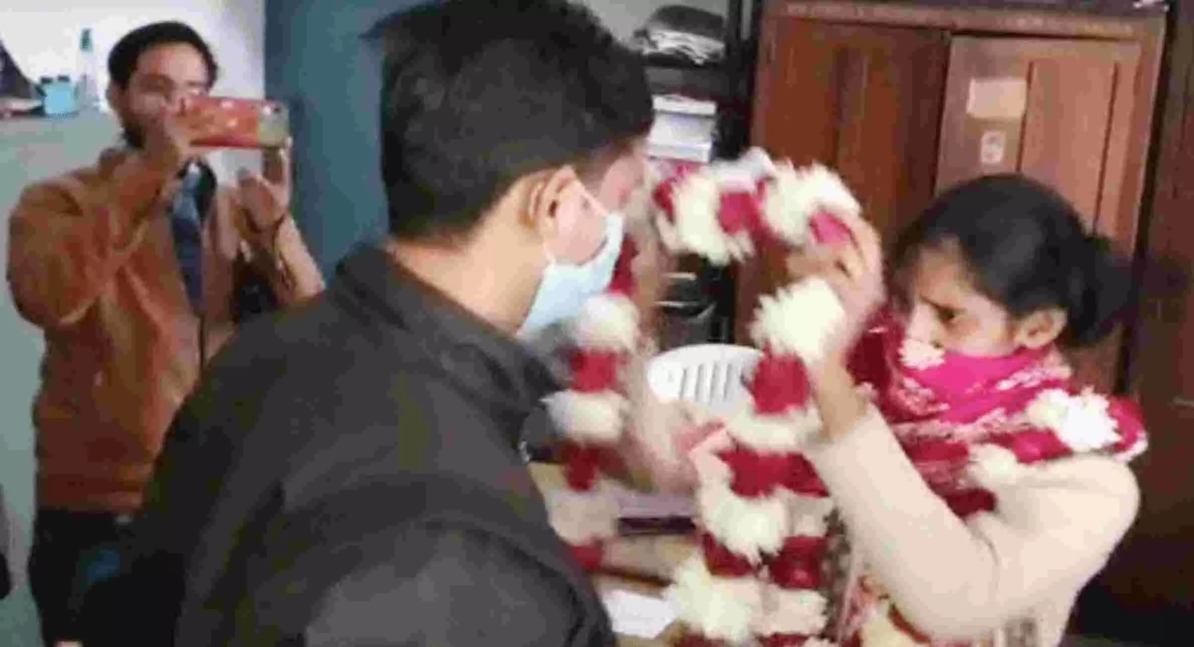 सिपाही प्रेमी ने दिया धोखा तो प्रेमिका ने एसएसपी से लगाई गुहार, फिर ऑफिस में ही हुई शादी सिपाही प्रेमी ने दिया धोखा तो प्रेमिका ने एसएसपी से लगाई गुहार, फिर ऑफिस में ही हुई शादी
