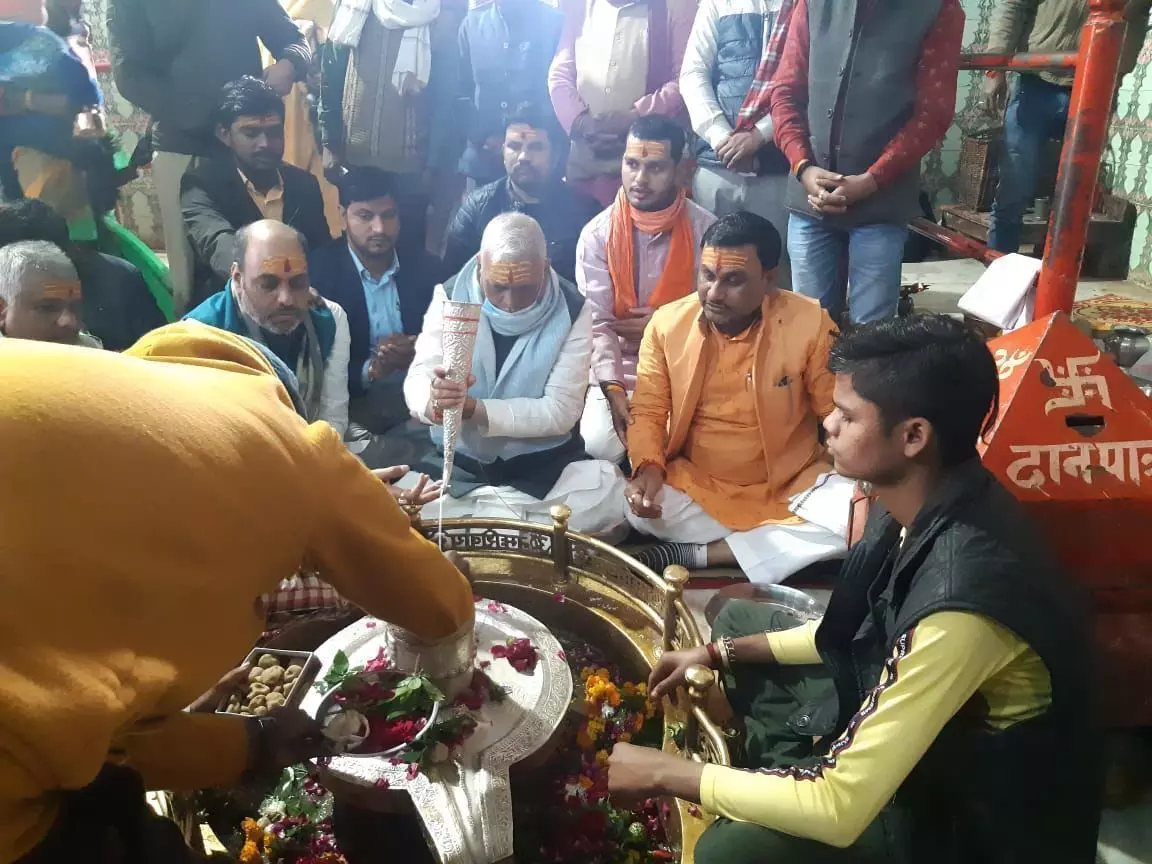 बीजेपी के पूर्व प्रदेश अध्यक्ष रमापति राम त्रिपाठी ने रामबाबू द्विवेदी के साथ किये गरीबों को कंबल वितरित बीजेपी के पूर्व प्रदेश अध्यक्ष रमापति राम त्रिपाठी ने रामबाबू द्विवेदी के साथ किये गरीबों को कंबल वितरित