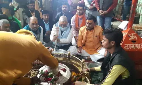 बीजेपी के पूर्व प्रदेश अध्यक्ष रमापति राम त्रिपाठी ने रामबाबू द्विवेदी के साथ किये गरीबों को कंबल वितरित बीजेपी के पूर्व प्रदेश अध्यक्ष रमापति राम त्रिपाठी ने रामबाबू द्विवेदी के साथ किये गरीबों को कंबल वितरित