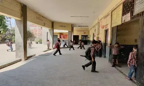 महाराष्ट्र: पुणे में 5वीं से 8वीं कक्षा के छात्रों के लिए स्कूल खोले गए महाराष्ट्र: पुणे में 5वीं से 8वीं कक्षा के छात्रों के लिए स्कूल खोले गए