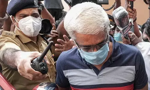 डॉलर तस्करी मामले में निलंबित आईएएस अधिकारी एम शिवशंकर गिरफ्तार डॉलर तस्करी मामले में निलंबित आईएएस अधिकारी एम शिवशंकर गिरफ्तार