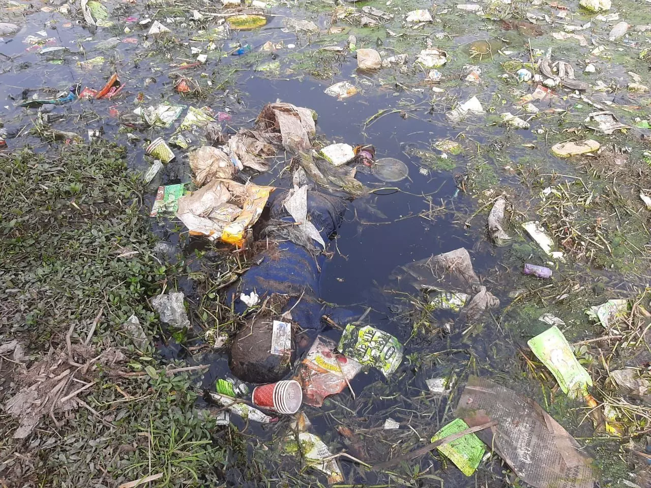 18 माह के बच्चे की तालाब में मिली लाश, कई दिन से गायब था मासूम 18 माह के बच्चे की तालाब में मिली लाश, कई दिन से गायब था मासूम