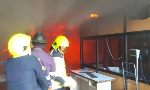 लखनऊ में दर्दनाक हादसा: अंगीठी से मकान की बेसमेंट में भड़की आग, जिंदा जले दो मासूम लखनऊ में दर्दनाक हादसा: अंगीठी से मकान की बेसमेंट में भड़की आग, जिंदा जले दो मासूम