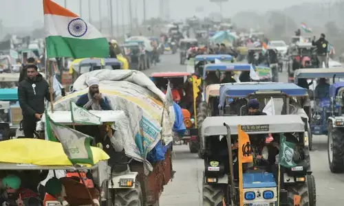 रिपब्लिक डे पर किसानों की 100 किलोमीटर ट्रैक्टर रैली, 2 लाख से अधिक ट्रैक्टर होंगे शामिल, दिल्ली पुलिस ने दी इजाजत! रिपब्लिक डे पर किसानों की 100 किलोमीटर ट्रैक्टर रैली, 2 लाख से अधिक ट्रैक्टर होंगे शामिल, दिल्ली पुलिस ने दी इजाजत!