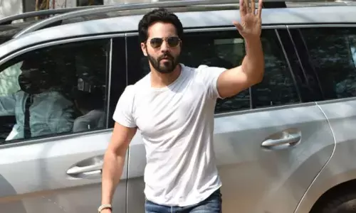 शादी से चंद घंटों पहले वरुण धवन की कार का हुआ एक्सीडेंट! वेडिंग वेन्यू पर जा रहे थे एक्टर शादी से चंद घंटों पहले वरुण धवन की कार का हुआ एक्सीडेंट! वेडिंग वेन्यू पर जा रहे थे एक्टर