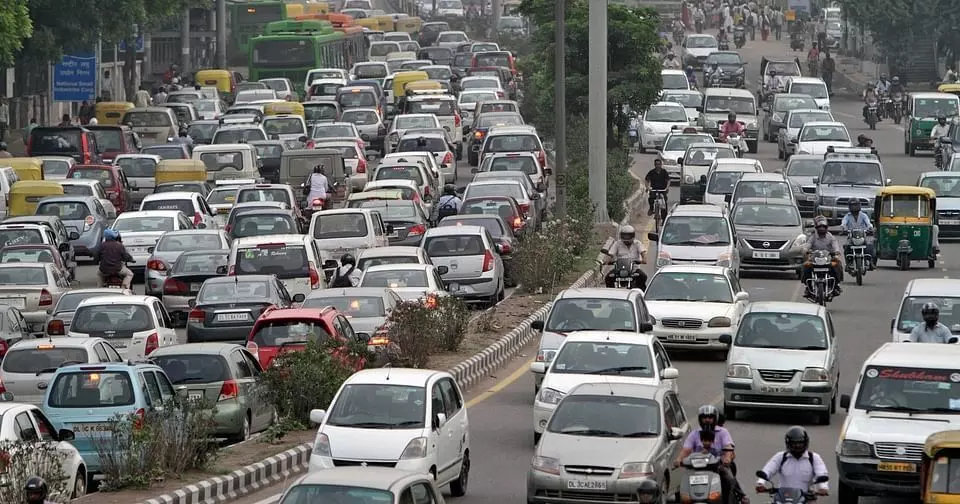 सरकार का बड़ा फैसला, आठ साल से ज्यादा पुराने वाहनों पर अब लगेगा ग्रीन टैक्स, जानें- क्‍या होगी टैक्‍स की दर