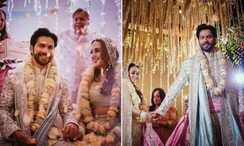 नताशा संग विवाह के बंधन में बंधे वरुण धवन, 2 फरवरी को होगा रिसेप्शन? जानें डिटेल्स नताशा संग विवाह के बंधन में बंधे वरुण धवन, 2 फरवरी को होगा रिसेप्शन? जानें डिटेल्स