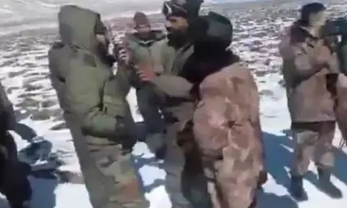 सिक्किम बॉर्डर पर झड़प में 20 चीनी सैनिक जख्मी, भारतीय सैनिकों ने खदेड़ा, घुसपैठ की कोशिश कर रहे थे सिक्किम बॉर्डर पर झड़प में 20 चीनी सैनिक जख्मी, भारतीय सैनिकों ने खदेड़ा, घुसपैठ की कोशिश कर रहे थे