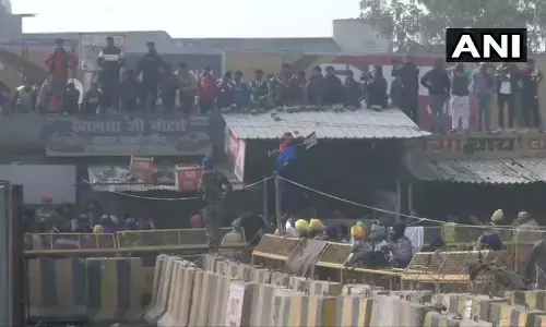 सिंघु बॉर्डर पर गांववालों का किसान आंदोलन के खिलाफ प्रदर्शन, हाइवे खाली करने की मांग, भारी पुलिस बल तैनात