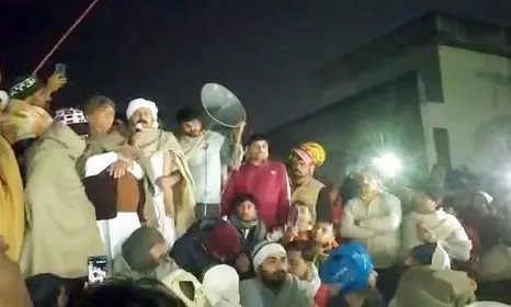 राकेश टिकैत को क्यों रोना पड़ा और क्यों नाराज़ हुए किसान ? राकेश टिकैत को क्यों रोना पड़ा और क्यों नाराज़ हुए किसान ?