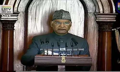 लाल किले में हिंसा की राष्ट्रपति ने की निंदा, कहा- गणतंत्र दिवस जैसे पवित्र दिन का अपमान दुर्भाग्यपूर्ण लाल किले में हिंसा की राष्ट्रपति ने की निंदा, कहा- गणतंत्र दिवस जैसे पवित्र दिन का अपमान दुर्भाग्यपूर्ण
