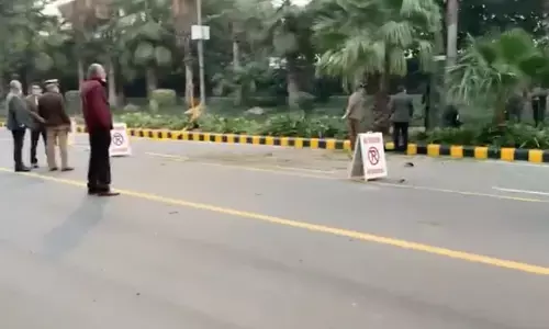 दिल्ली में इजरायली दूतावास के पास IED धमाका, कई कारों के शीशे टूटे दिल्ली में इजरायली दूतावास के पास IED धमाका, कई कारों के शीशे टूटे